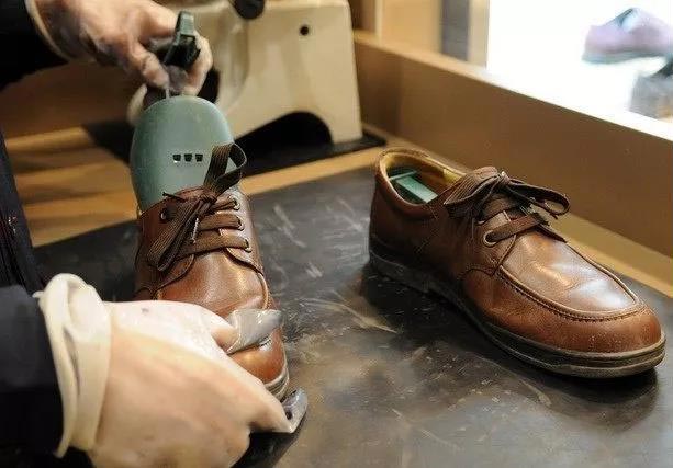 鞋面穿褶皱 有什么修复的方法吗？